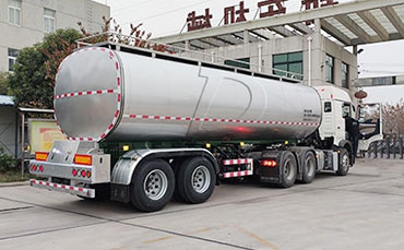 新東機(jī)械與淄博客戶達(dá)成鮮奶運(yùn)輸車(chē)合作協(xié)議