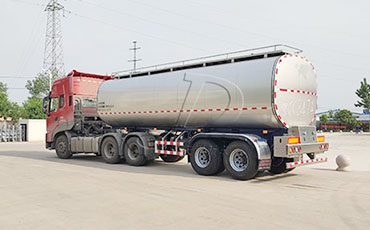 奶罐車(chē)的秘密:揭秘原奶冷藏運(yùn)輸?shù)哪缓笥⑿郏? /><div   id=