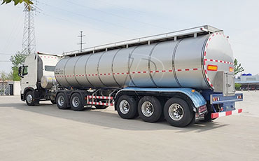 新東鮮奶運輸車落地哈薩克斯坦,開啟“一帶一路”乳業(yè)運輸新紀元