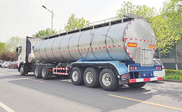 天潤新東鮮奶運輸車：24小時溫控筑牢品質防線