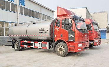 我公司牛奶運輸車成功應用于食用油保溫運輸